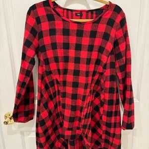 Tulip red and black flannel tunic size small with pockets